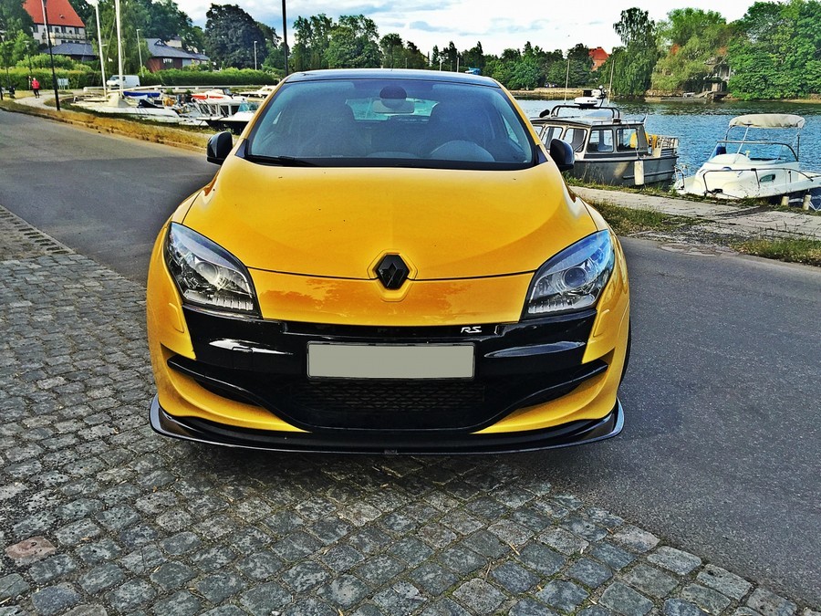 Накладка на передній бампер Renault Megane 3 версія RS вар.2