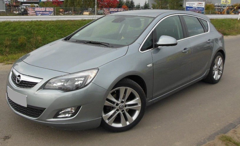 Накладка переднього бампера Opel Astra J в стилі OPC