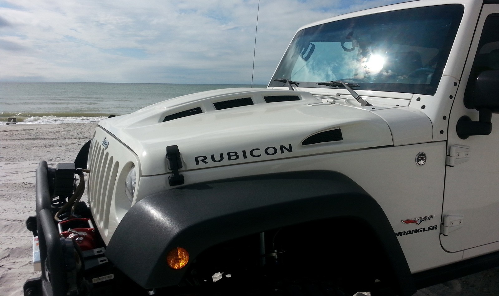 Капот на Jeep Wrangler