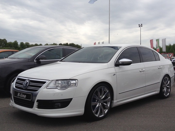Накладка переднього бампера VW Passat B6 3C у стилі R-line