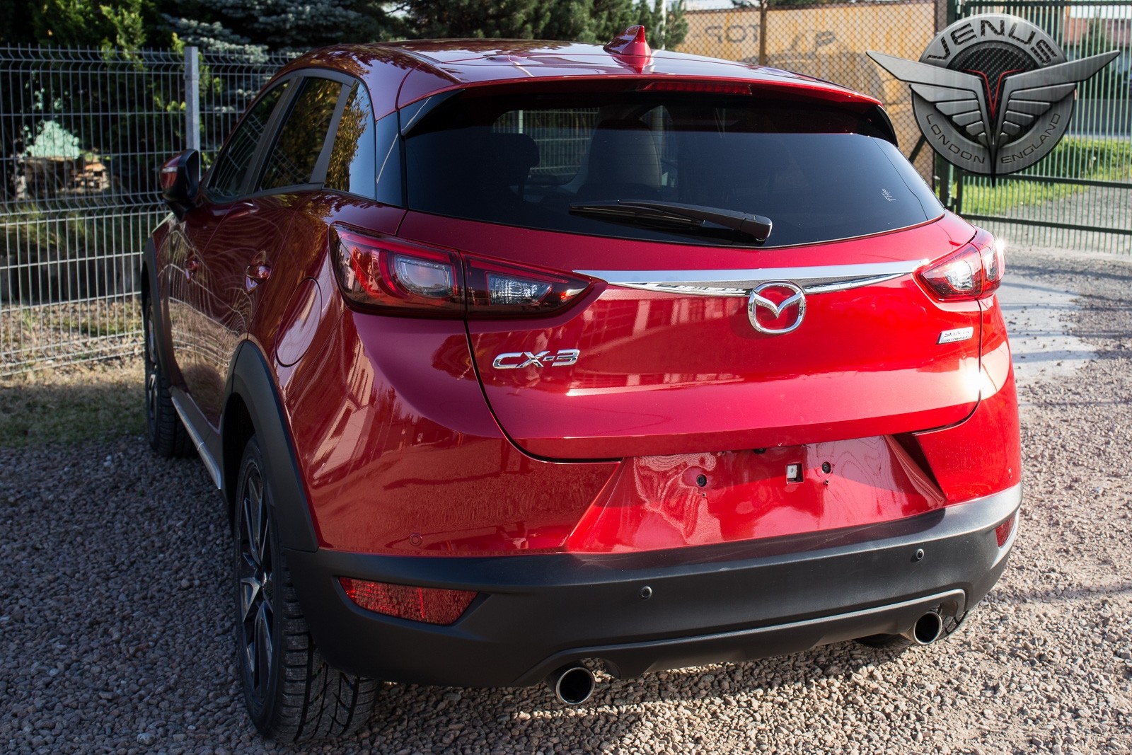 хром накладка на кришку багажника MAZDA CX-3 (над логотипом)