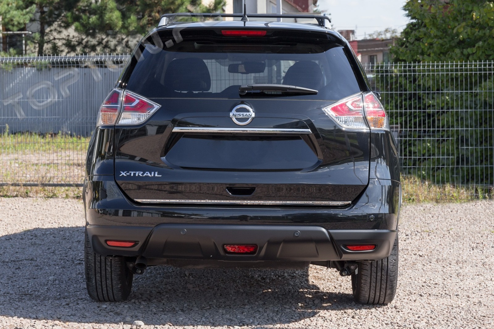 Накладка (ліства) на кришку багажника Nissan X-Trail