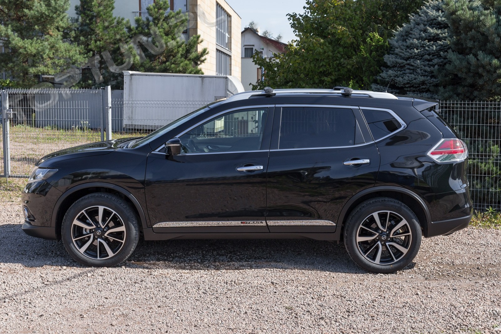 декоративні хром накладки на двері Nissan X-Trail з написом