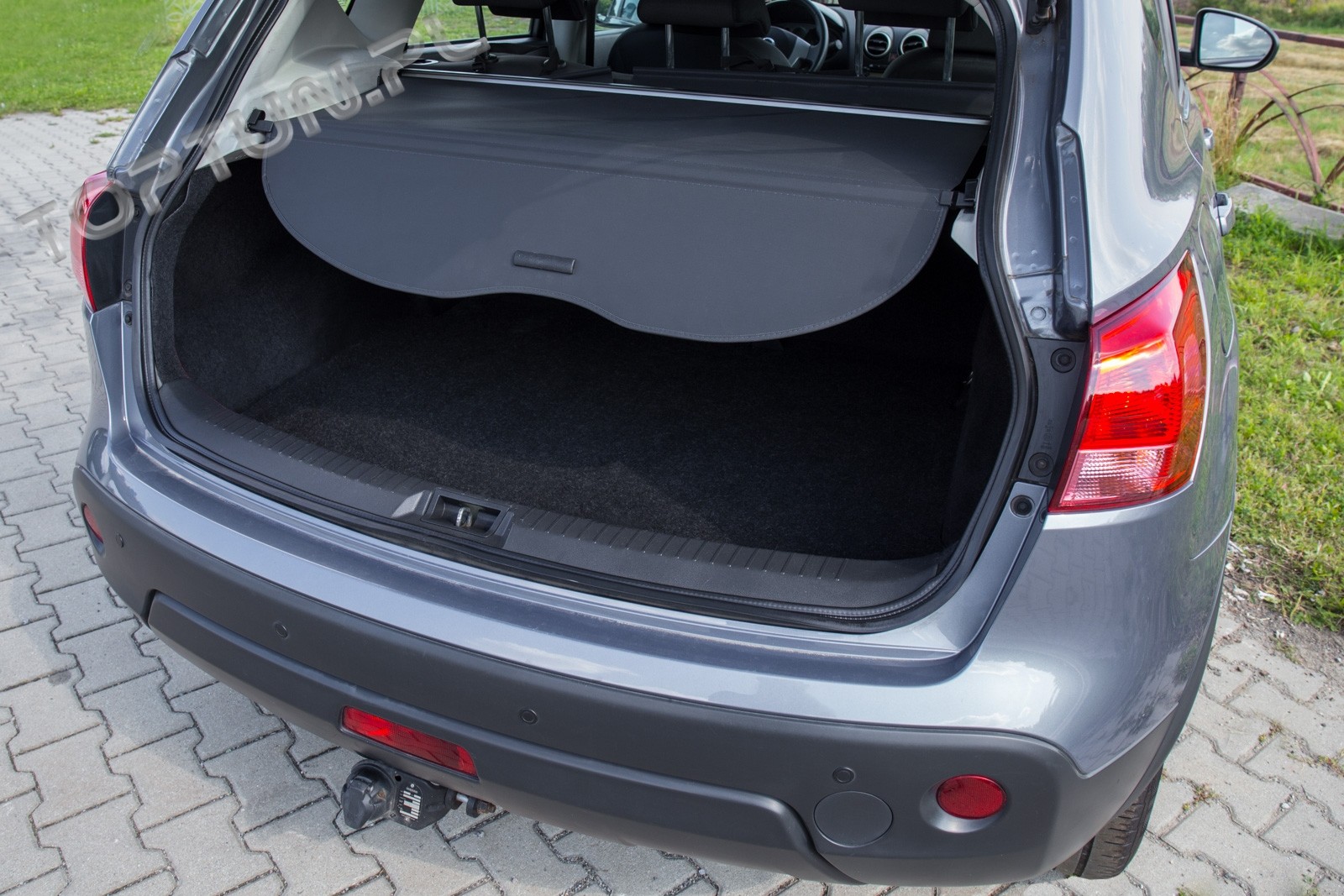 шторка-полиця багажника Nissan Qashqai, чорна