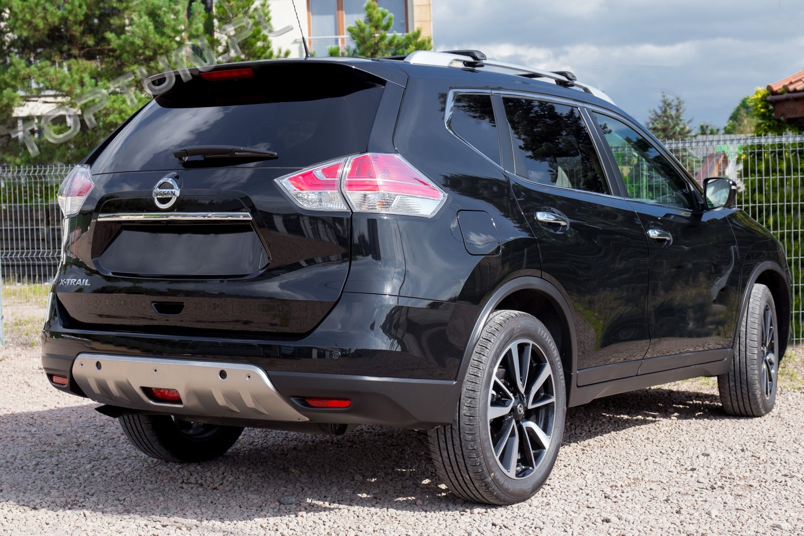 хром накладки на передній та задній бампер Nissan X-Trail T32 дорестайл