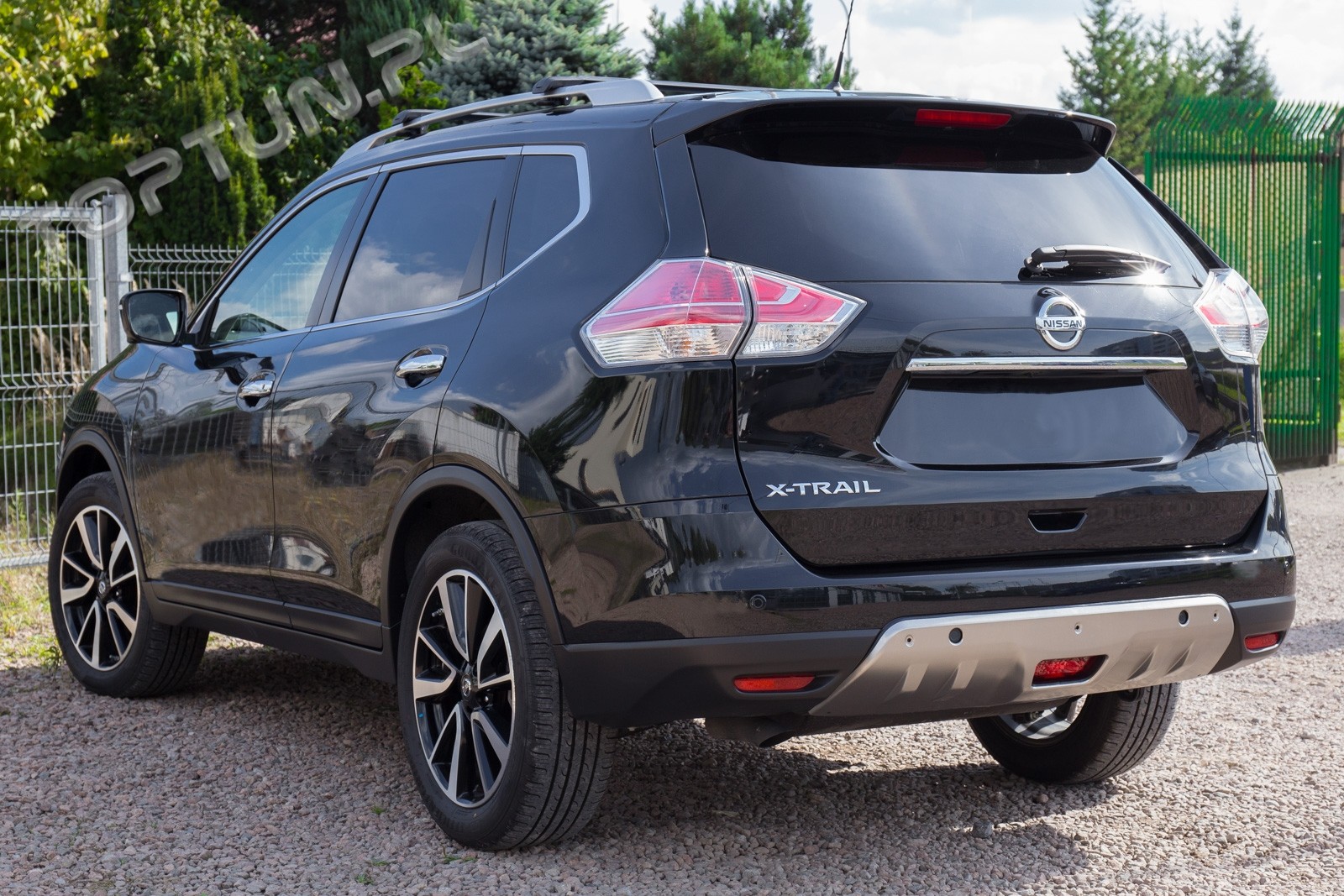 хром накладки на передній та задній бампер Nissan X-Trail T32 дорестайл
