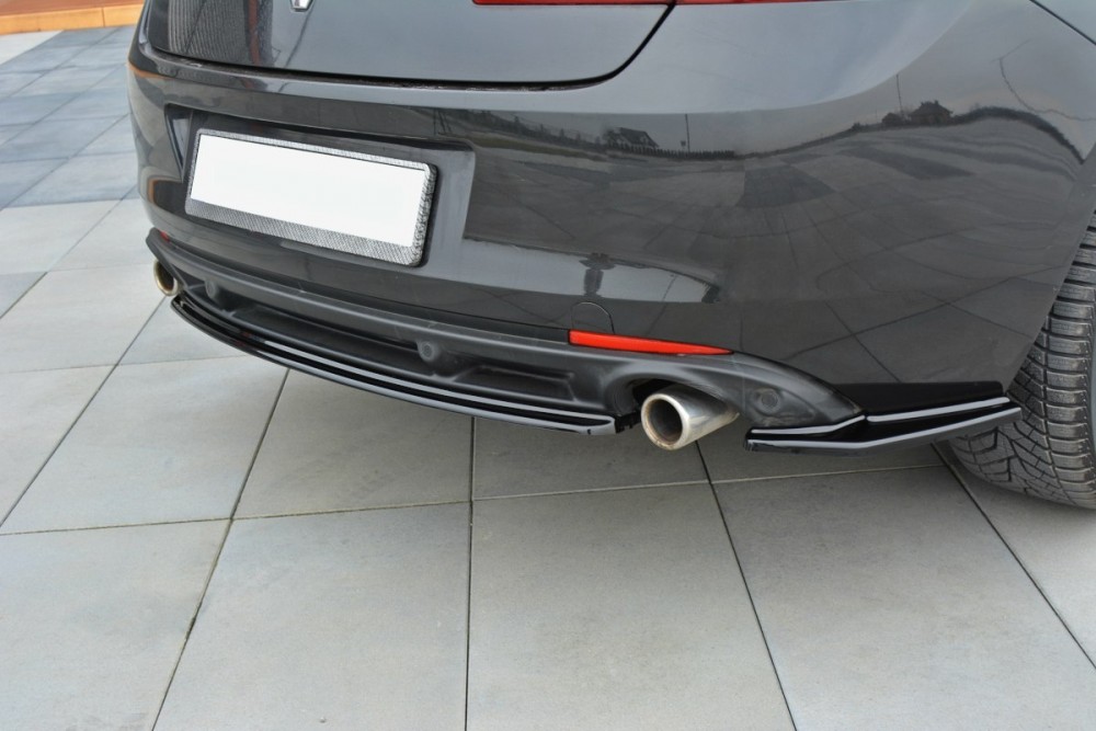 Центральний спойлер на задній бампер Renault Laguna mk3 купе