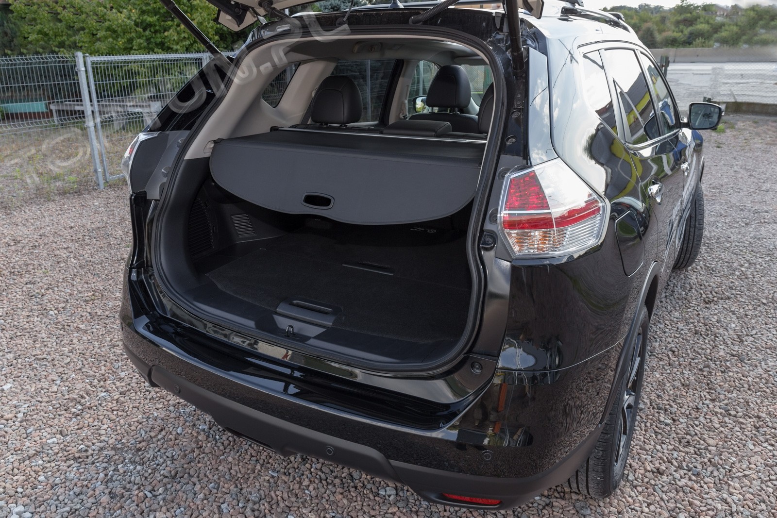 шторка-полиця багажника Nissan X-Trail T32