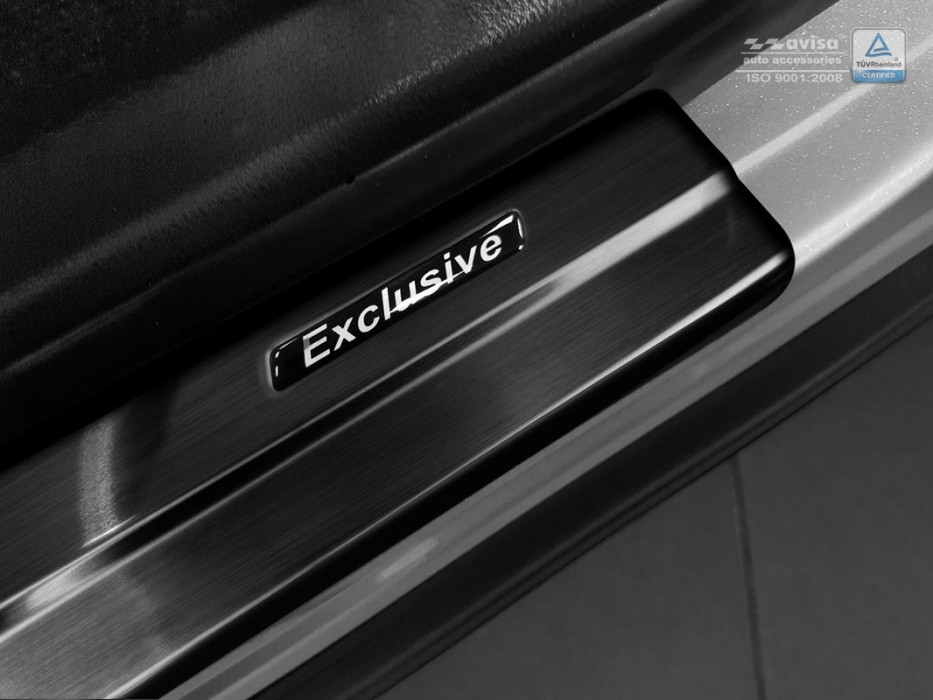 Накладки на пороги Toyota Rav 4 з чорною емблемою Exclusived