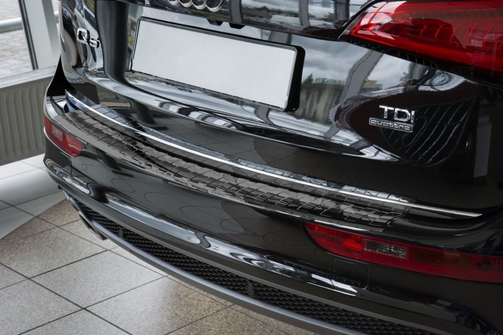 Захисна накладка на задній бампер із загином AUDI Q5 (чорна глянсова)