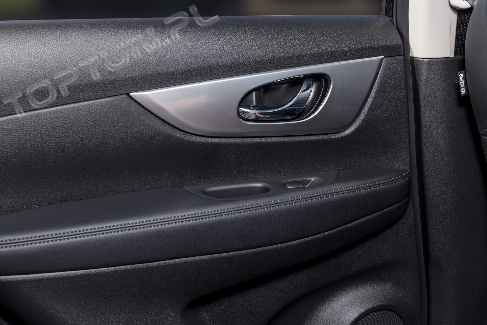внутрішні накладки навколо ручок Nissan X-Trail