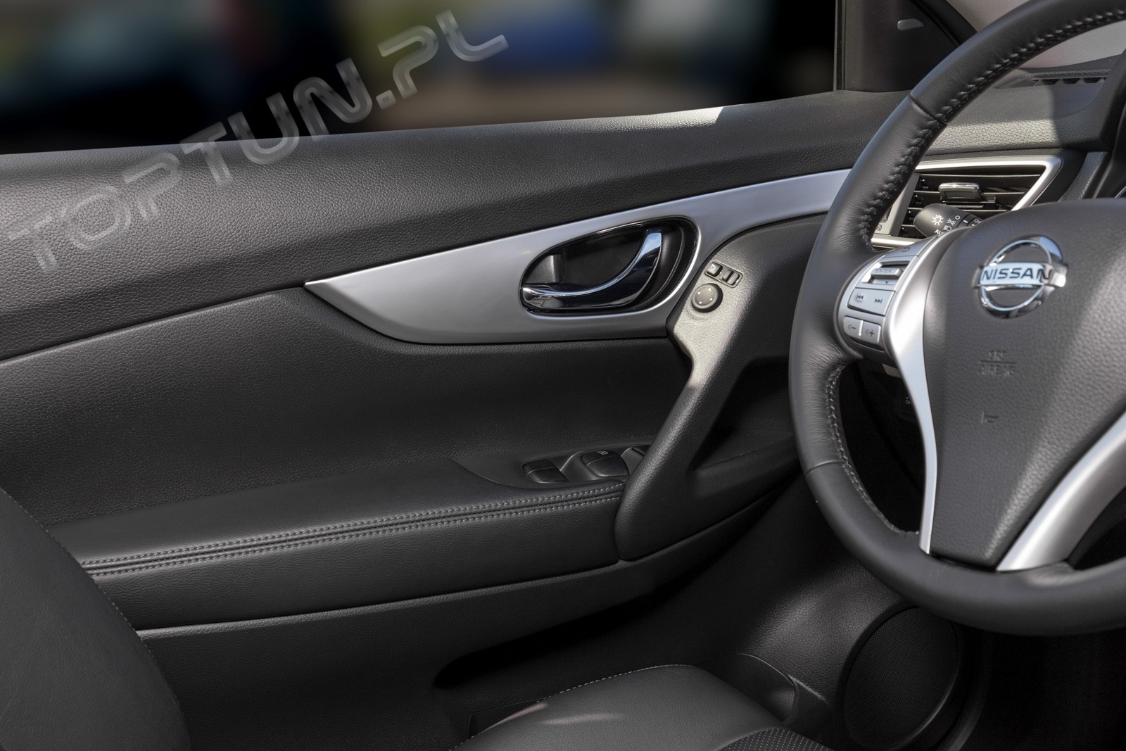 внутрішні накладки навколо ручок Nissan X-Trail