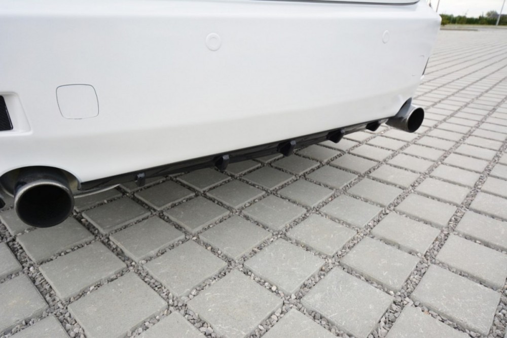 Центральний дифузор заднього бампера Lexus IS Mk2
