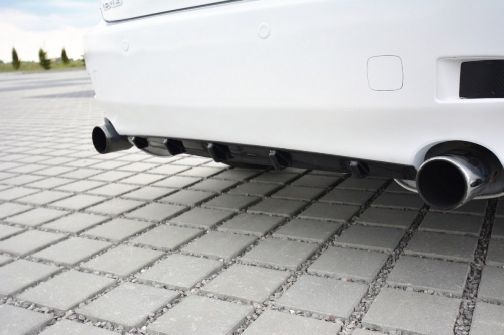 Центральний дифузор заднього бампера Lexus IS Mk2