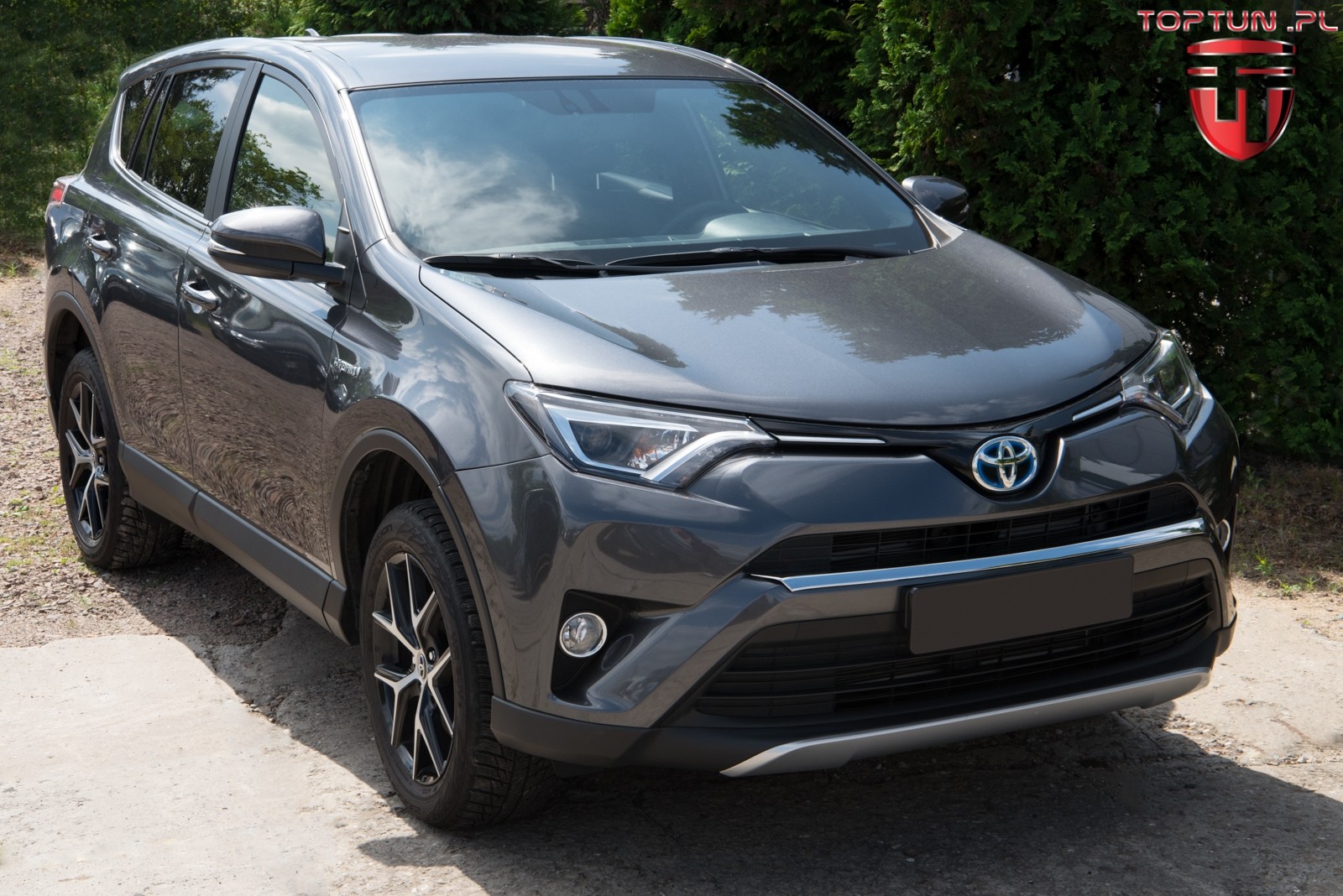 хром накладка переднього бампера Toyota Rav4