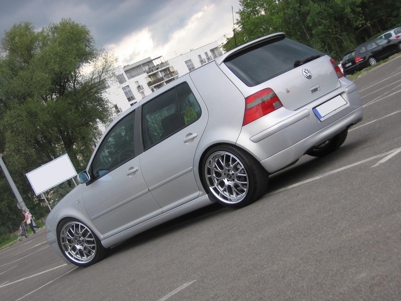 Спойлер кришки багажника VW Golf IV у стилі R32